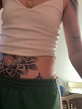 FrutillitaXX online show from April 9, 2026, 1:17 pm