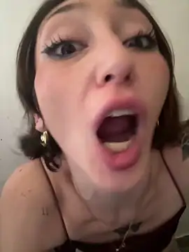 FrutillitaXX online show from March 22, 2026, 7:48 pm