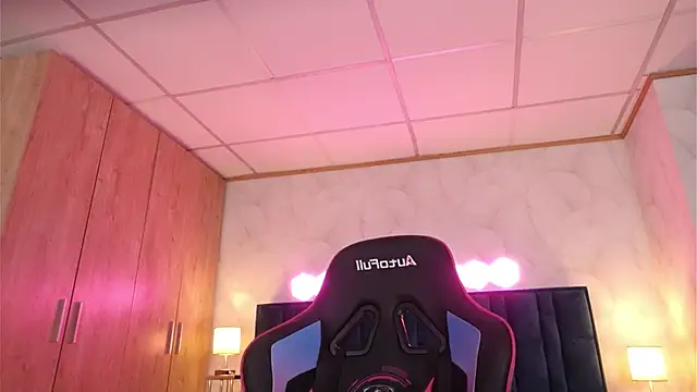 LucyDeLuca online show from March 4, 2026, 7:16 am