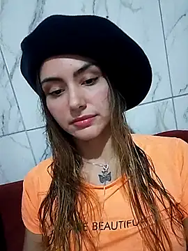 Larinhacat online show from March 2, 2026, 3:51 am