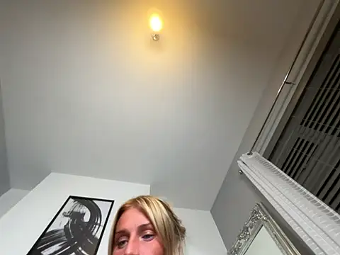 jadey19x online show from April 12, 2026, 8:23 pm