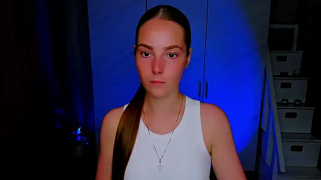 Maddy Wood  online show from July 10, 2026, 5:02 pm
