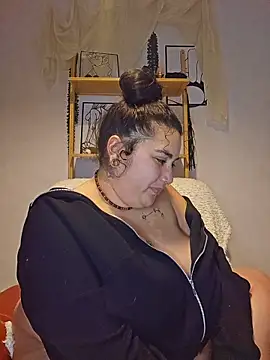 Deesse luna online show from March 29, 2026, 7:37 pm