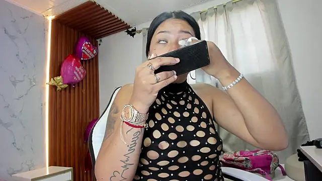 Snapshot of adhara__messY chatting on February 28, 2026, 1:33 pm adhara messY online show from February 28, 2026, 1:33 pm