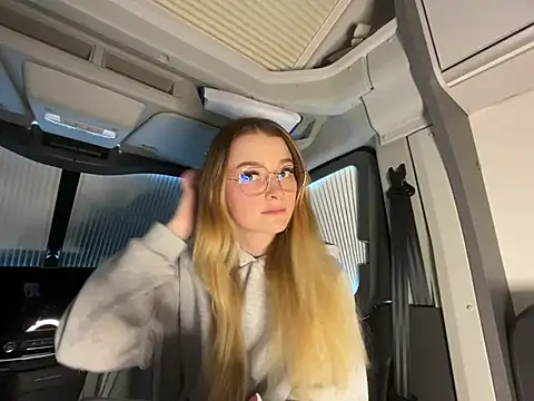 melanieTesss online show from February 20, 2026, 11:01 am