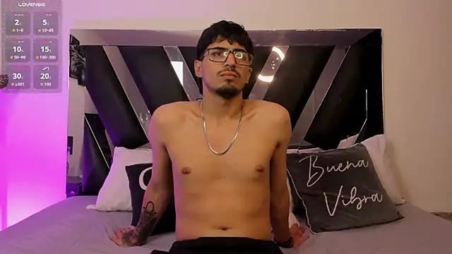 Mia Iron online show from April 15, 2026, 2:21 pm