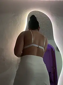 Snapshot of MegannNoireX chatting on April 11, 2026, 12:18 am MegannNoireX online show from April 11, 2026, 12:18 am