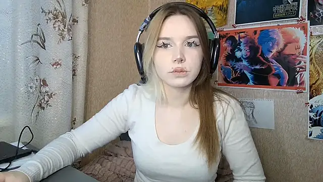 MilaTyan online show from May 3, 2026, 3:04 pm