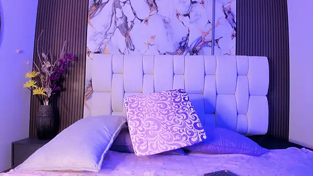 alisstarr online show from April 15, 2026, 11:27 am