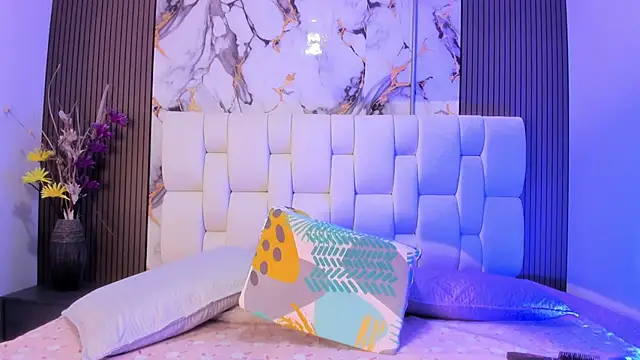 alisstarr online show from April 8, 2026, 11:44 am