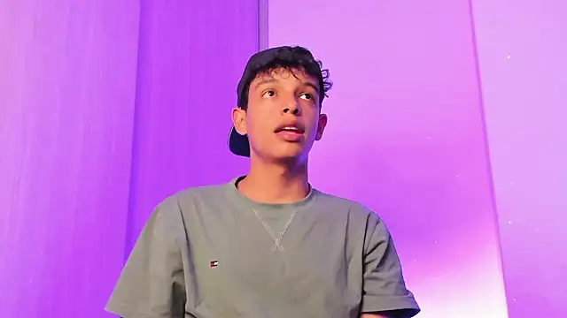 Snapshot of Maxfrost1 chatting on March 3, 2026, 10:50 pm Maxfrost1 online show from March 3, 2026, 10:50 pm