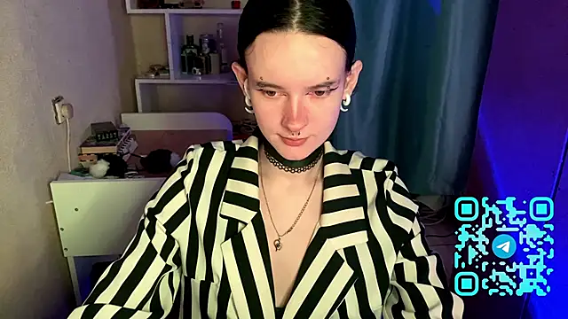 MabelDefina online show from April 12, 2026, 11:02 am