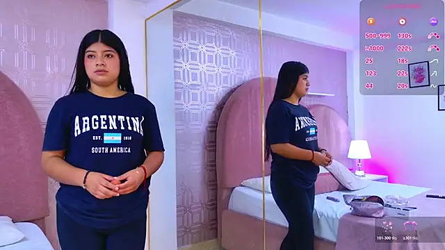 Khloe Moon online show from April 17, 2026, 7:49 pm