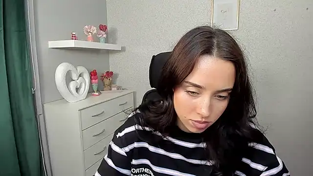 AdeleSolo online show from March 26, 2026, 6:33 am