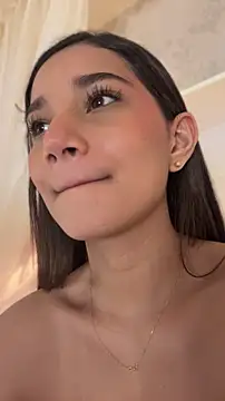 AlessiaVallmont online show from April 12, 2026, 1:47 pm