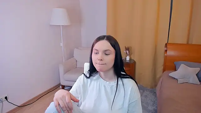 LeilaErcolani online show from February 26, 2026, 6:52 pm