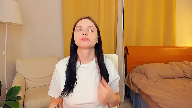 LeilaErcolani online show from March 4, 2026, 8:38 pm