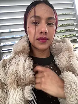 Snapshot of Emily-Fire chatting on February 25, 2026, 8:19 pm Emily-Fire online show from February 25, 2026, 8:19 pm