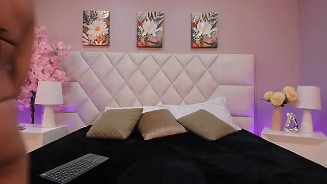 Mia Bailey  online show from April 11, 2026, 3:14 am