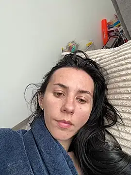 Snapshot of Oliviyalove_ chatting on June 1, 2026, 11:32 am Oliviyalove online show from June 1, 2026, 11:32 am