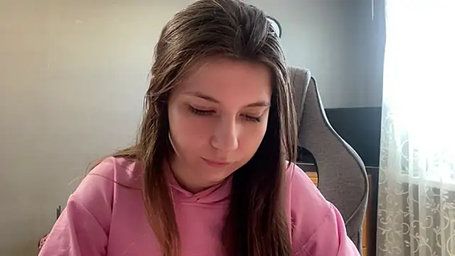 LunnaBliss online show from May 15, 2026, 2:26 pm