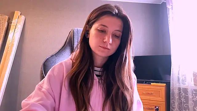 LunnaBliss online show from April 12, 2026, 1:25 pm