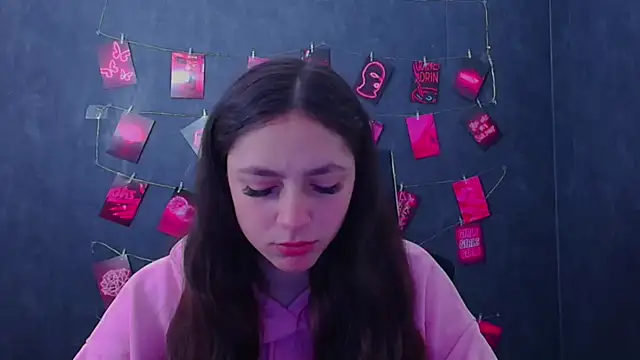 KissMeJulia online show from April 13, 2026, 5:11 am