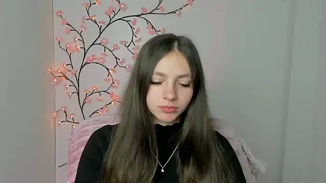 KissMeJulia online show from April 16, 2026, 5:30 am