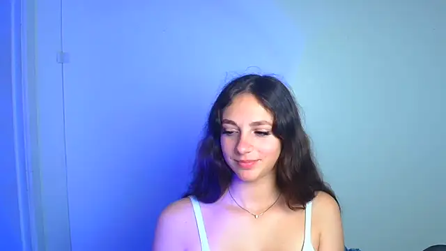 KissMeJulia online show from July 17, 2026, 5:48 am
