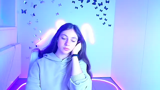 KissMeJulia online show from March 16, 2026, 6:28 am