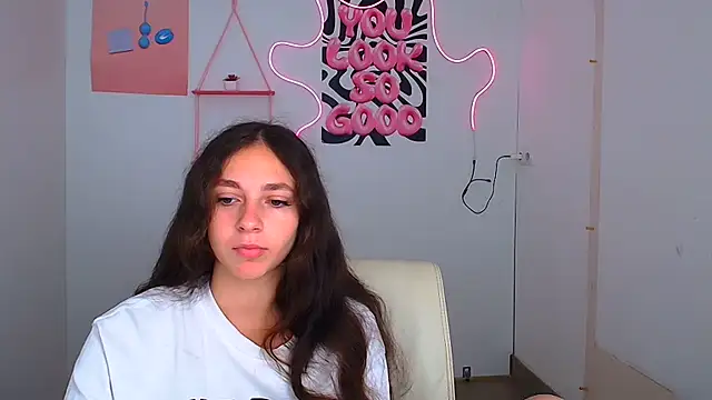 KissMeJulia online show from August 4, 2026, 5:34 am