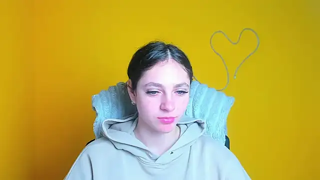 KissMeJulia online show from April 10, 2026, 11:17 am