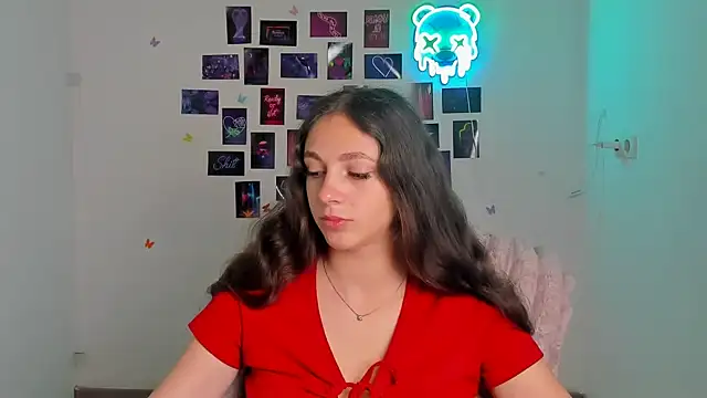 KissMeJulia online show from July 21, 2026, 5:42 am