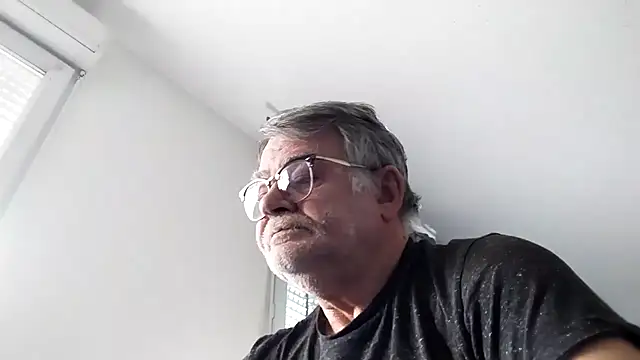 Snapshot of Vieux_pervert chatting on March 3, 2026, 8:21 am Vieux pervert online show from March 3, 2026, 8:21 am