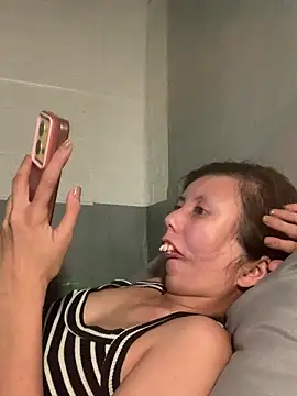 lady moon09 online show from April 16, 2026, 2:40 pm