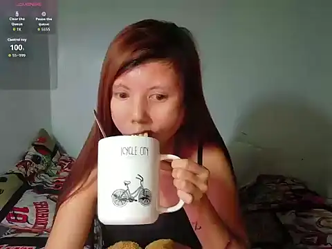 Snapshot of lady_moon09 chatting on July 17, 2026, 4:43 am lady moon09 online show from July 17, 2026, 4:43 am