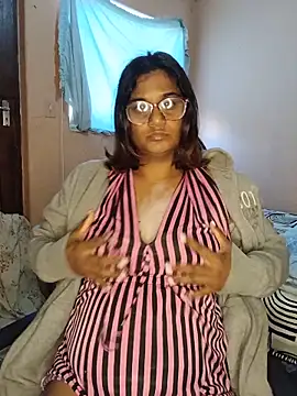 indianstrawberrylips4u online show from June 1, 2026, 6:46 am
