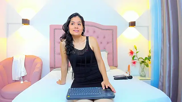 Paulynavera online show from May 29, 2026, 1:28 pm
