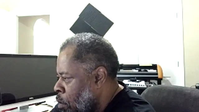 Cleozevo1961 online show from May 16, 2026, 4:06 pm