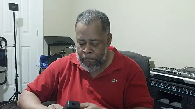 Cleozevo1961 online show from April 14, 2026, 12:10 pm