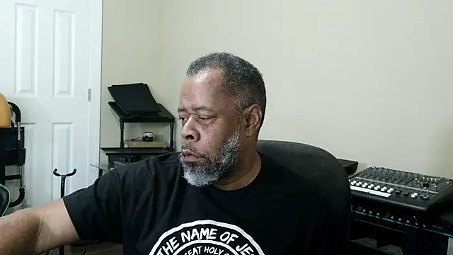 Cleozevo1961 online show from April 17, 2026, 2:53 pm