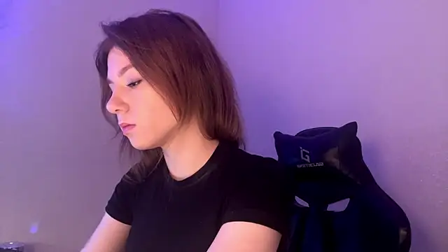 aera elese online show from March 3, 2026, 2:18 am