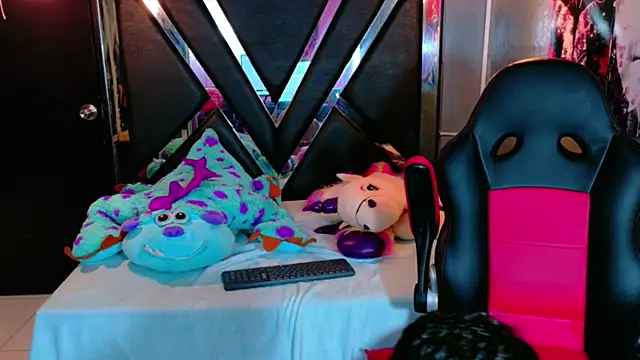 Snapshot of EstevenBrown1 chatting on February 18, 2026, 1:18 pm EstevenBrown1 online show from February 18, 2026, 1:18 pm