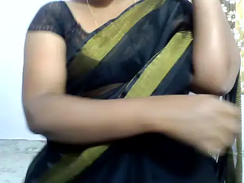 Snapshot of Angel_honeybear_143 chatting on March 4, 2026, 9:28 am Angel honeybear 143 online show from March 4, 2026, 9:28 am