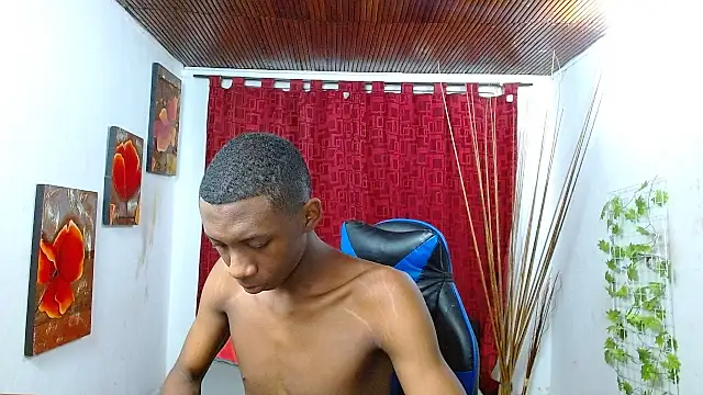 milo018 online show from May 17, 2026, 5:46 pm