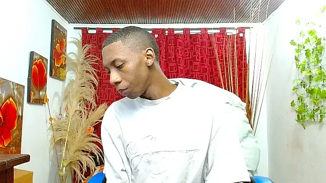 milo018 online show from February 24, 2026, 7:59 pm