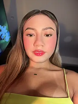 Dulce Sofi  online show from April 13, 2026, 10:36 pm