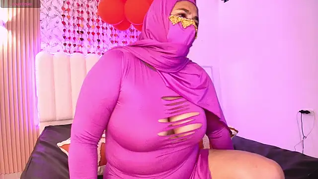 Snapshot of Nadia_Privee chatting on February 19, 2026, 6:38 pm Nadia Privee online show from February 19, 2026, 6:38 pm