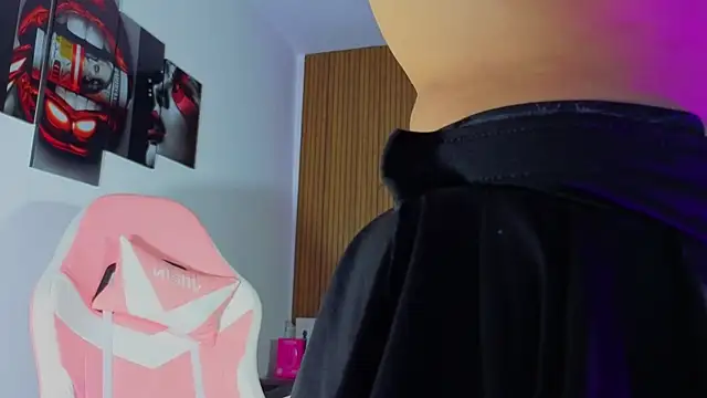 Sophiexx  online show from April 9, 2026, 1:17 pm