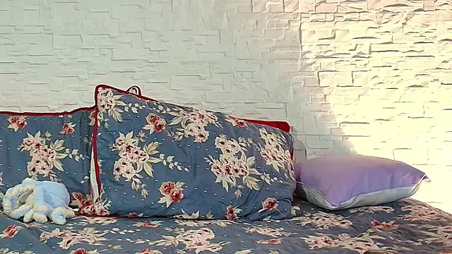 Eliassalvatore  online show from April 15, 2026, 12:27 am